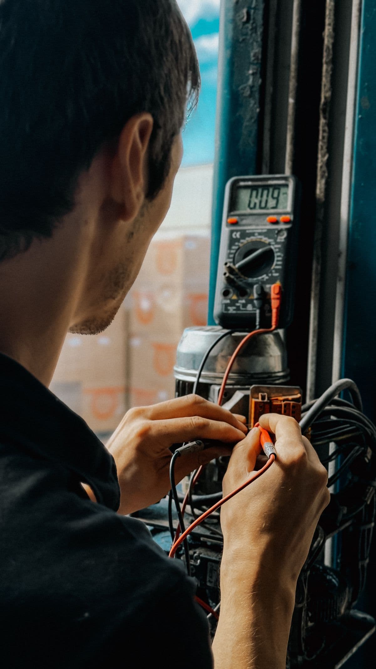 Devis électricien : ce qu'il faut absolument inclure